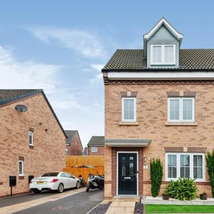 Buy this 4 bed duplex on St Martins Close in Widnes, WA8 6TY