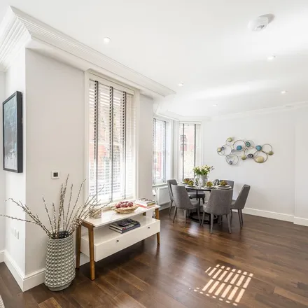 Rent this 3 bed apartment on Ravenscourt Park in London, W6 0TH