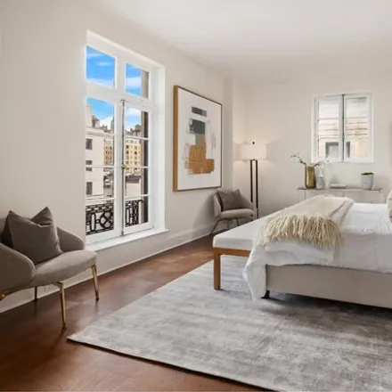 Image 4 - 2 East 70th Street, New York, NY 10021, USA - Apartment for sale