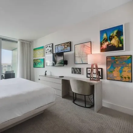 Rent this 1 bed condo on Hollywood