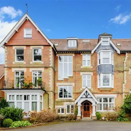 Buy this 2 bed apartment on Coopers Hill Road in Nutfield, RH1 4HS
