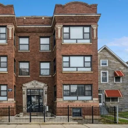 Buy this 3 bed condo on 4817-4819 South Prairie Avenue in Chicago, IL 60653