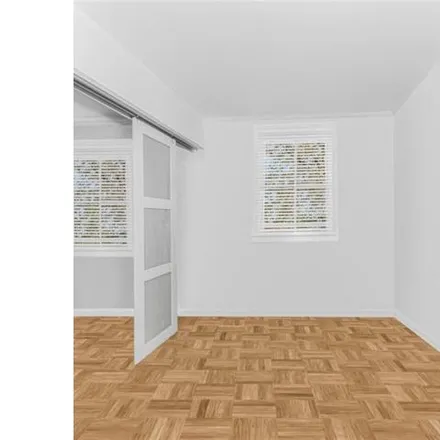 Image 5 - 3500 Oxford Avenue, New York, NY 10463, USA - Apartment for sale