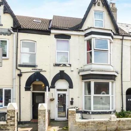 Buy this 6 bed townhouse on Albert Avenue Acland Street Southbound in Albert Avenue, Hull
