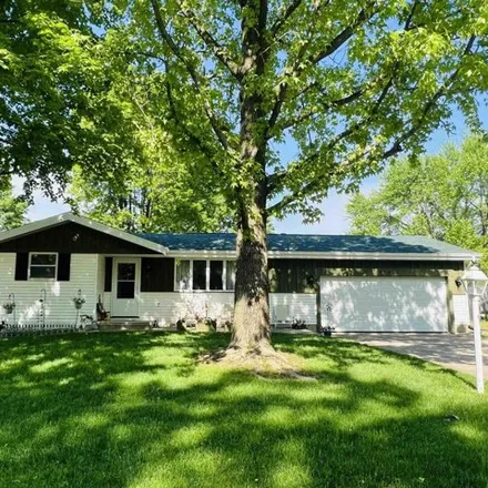 Buy this 3 bed house on 752 Whippoorwill Drive in Tazewell County, IL 61571