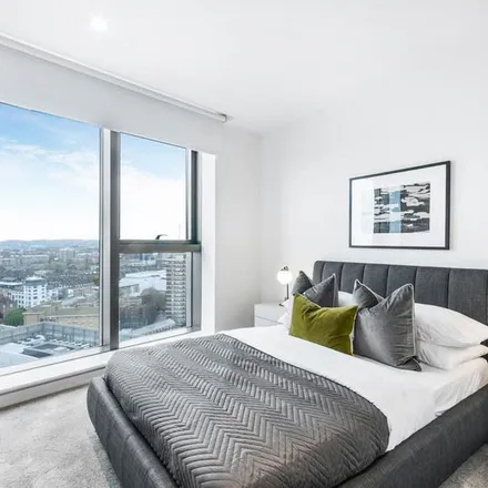 Rent this 2 bed apartment on Praed Street in London, W2 1HU