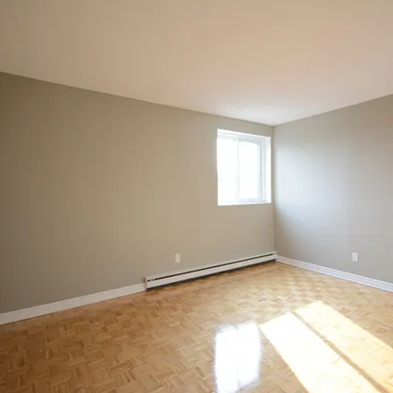 Image 4 - The Pinecrest, 1322 McWatters Road, Ottawa, ON K2H 7B3, Canada - Apartment for rent