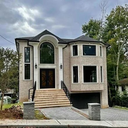 Image 2 - 18 West Bayview Avenue, Englewood Cliffs, Bergen County, NJ 07632, USA - House for sale
