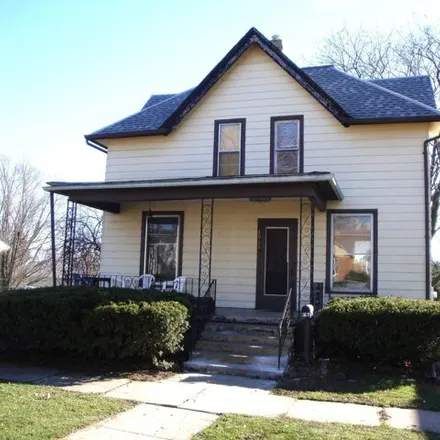 Buy this 3 bed house on 1041 East 2nd Street in Belvidere, IL 61008