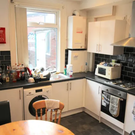 Image 1 - Beamsley Grove, Leeds, LS6 1LA, United Kingdom - Townhouse for rent