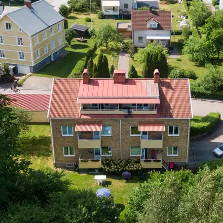 Rent this 3 bed apartment on Violvägen in 691 38 Karlskoga, Sweden