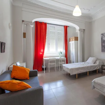 Rent this 5 bed room on Carrer de Sueca in 63, 46006 Valencia