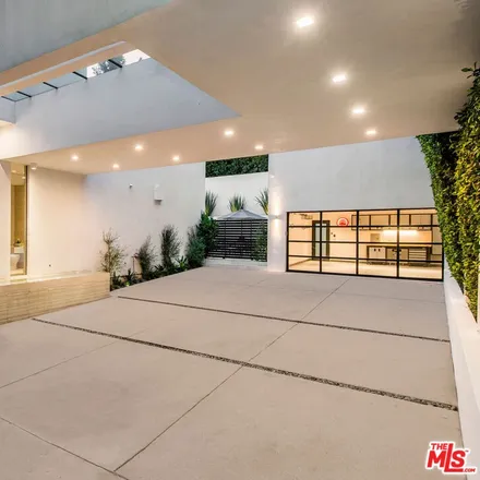 Image 3 - 9465 Cherokee Lane, Los Angeles, CA 90210, USA - House for sale