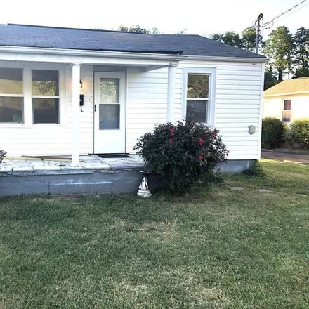 Buy this 2 bed house on 2017 Bay Street in Bristol, TN 37620