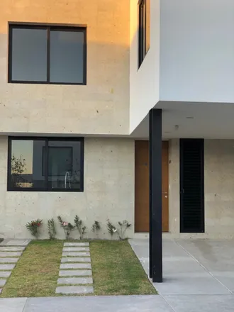Buy this studio house on Calle Lago de Cuitzeo in Delegaciön Santa Rosa Jáuregui, 76100 El Nabo