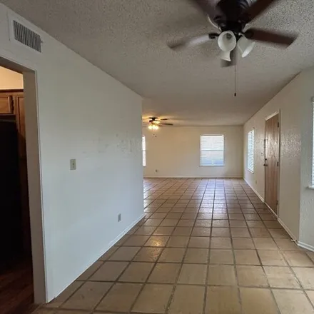Image 8 - 76 Royal Crest, Woodrow, New Braunfels, TX 78130, USA - Apartment for rent