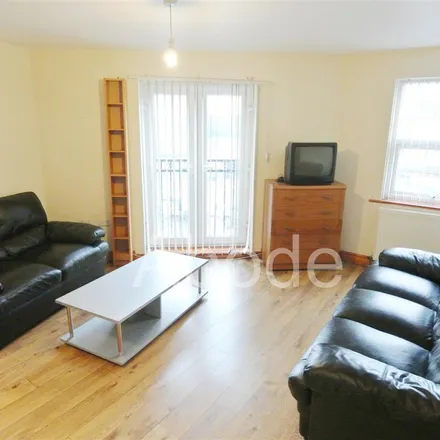 Image 3 - Woodhouse Street Holborn Terrace, Woodhouse Street, Leeds, LS6 2PY, United Kingdom - Apartment for rent