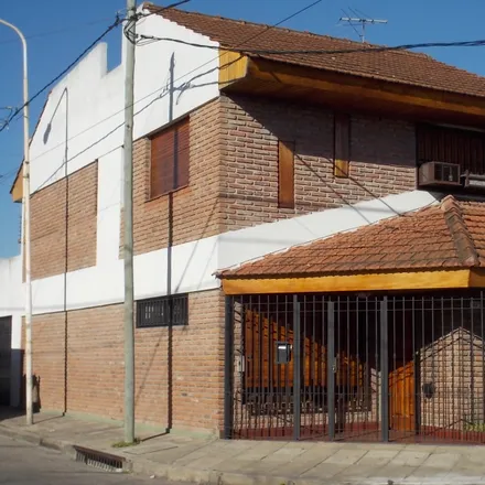 Buy this 4 bed house on Yatay 1901 in 1822 Partido de Lanús, Argentina