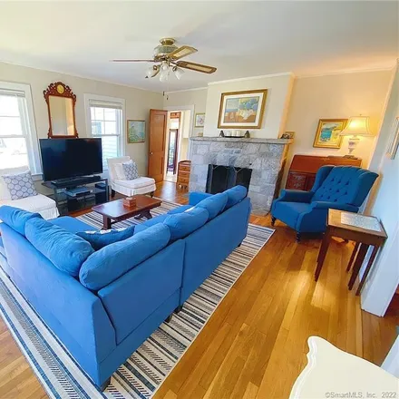 Image 3 - 22 Crescent Street, Groton Long Point, Groton, CT 06340, USA - House for rent