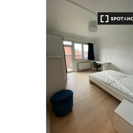 Rent this 1 bed room on Complexe Sportif Poséidon - Sportcomplex Poseidon in Avenue des Vaillants - Dapperenlaan 2, 1200 Woluwe-Saint-Lambert - Sint-Lambrechts-Woluwe