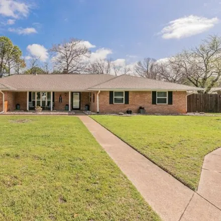 Buy this 3 bed house on 1699 Miller Court in Pantego, Tarrant County