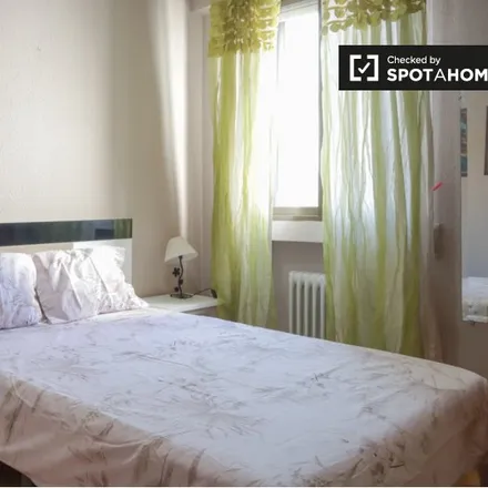 Rent this 4 bed room on Madrid in Calle de las Delicias, 24