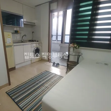 Rent this studio apartment on 서울특별시 마포구 염리동 10-47