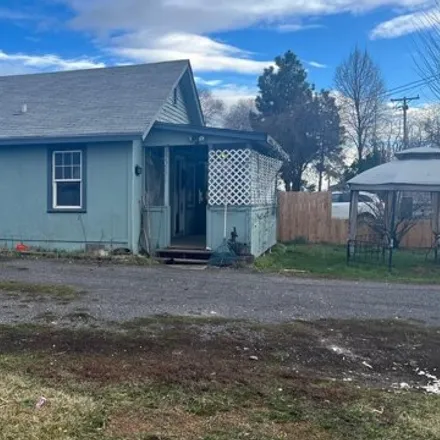 Buy this 3 bed house on 1867 Derby Street in Altamont, OR 97603