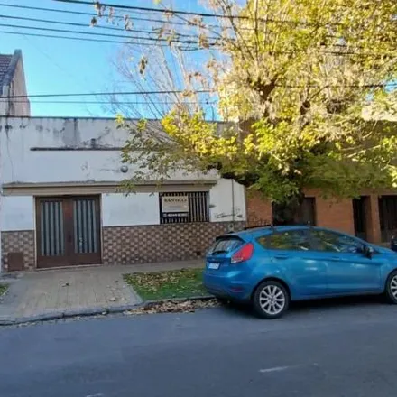 Buy this 4 bed house on Senador Manuel Castro 681 in Partido de Lomas de Zamora, Lomas de Zamora