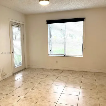 Image 1 - 922 Coral Club Drive, Coral Springs, FL 33071, USA - Apartment for rent