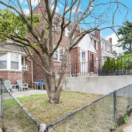 Image 1 - 7118 Locust Street, Stonehurst, Upper Darby, PA 19082, USA - Townhouse for sale