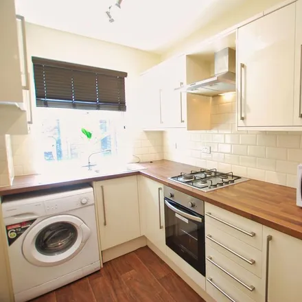 Rent this 3 bed townhouse on Mount Street in Sheffield, S11 8DJ