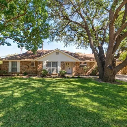 Buy this 3 bed house on 2942 Robindale Lane in Grapevine, TX 76051