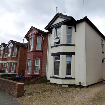 Rent this 2 bed apartment on 154 Radstock Road in Southampton, SO19 2HR