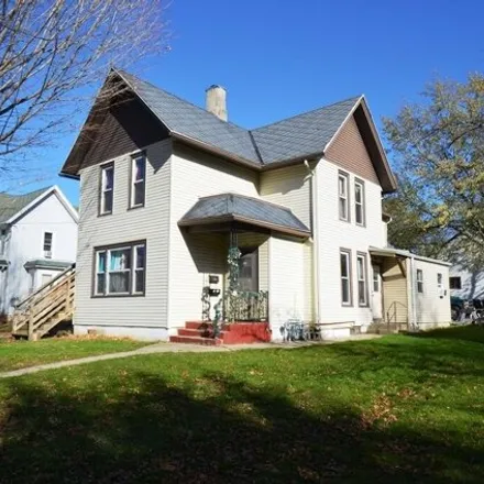Buy this studio house on 245 South Whitton Street in Whitewater, WI 53190