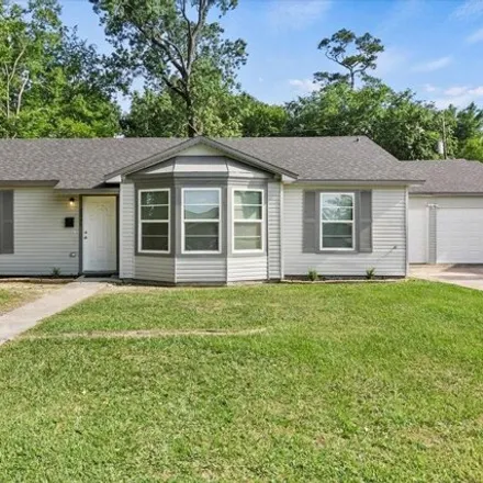Buy this 3 bed house on 2349 Louisiana Avenue in Beaumont, TX 77702