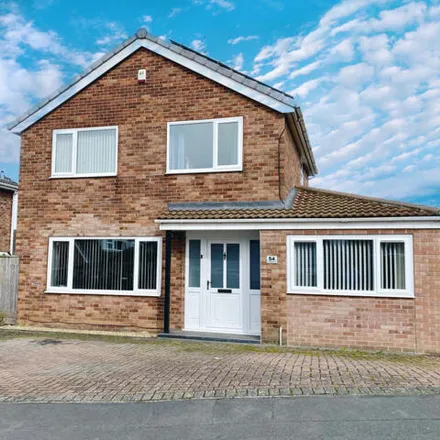 Buy this 4 bed house on High Meadow in Grantham, NG31 7LX