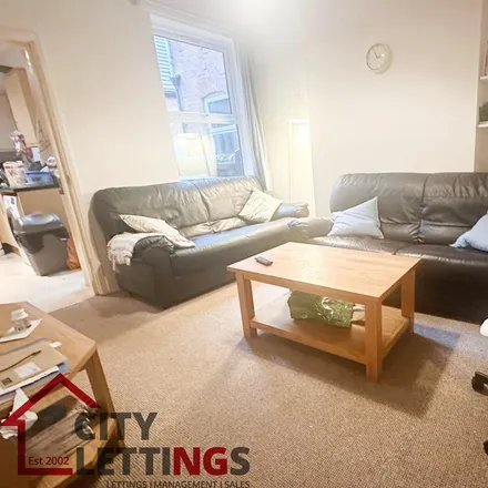 Image 2 - 7 Church Grove, Nottingham, NG7 2FG, United Kingdom - Townhouse for rent