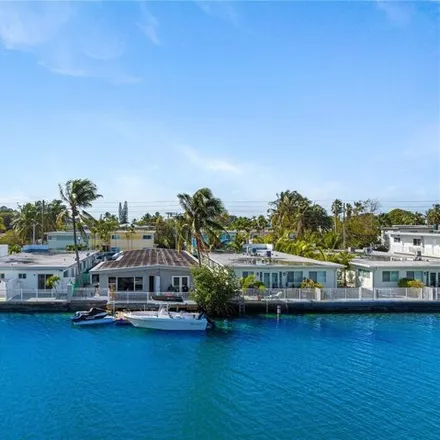 Image 1 - 8221 Crespi Boulevard, Miami Beach, FL 33141, USA - House for sale