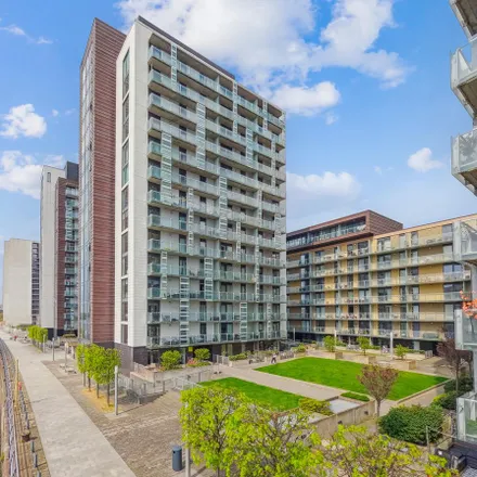 Rent this 2 bed apartment on Meadowside Quay Walk in Thornwood, Glasgow