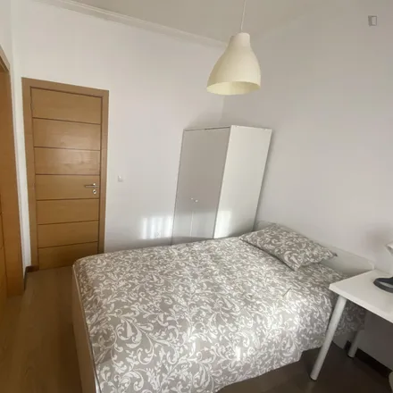 Rent this 4 bed room on Beira Mar Atlético Clube de Almada in Rua João Luis Cruz, 2800-712 Almada