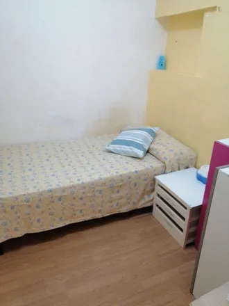 Rent this 4 bed room on Calle de Pelayo in 27, 28004 Madrid