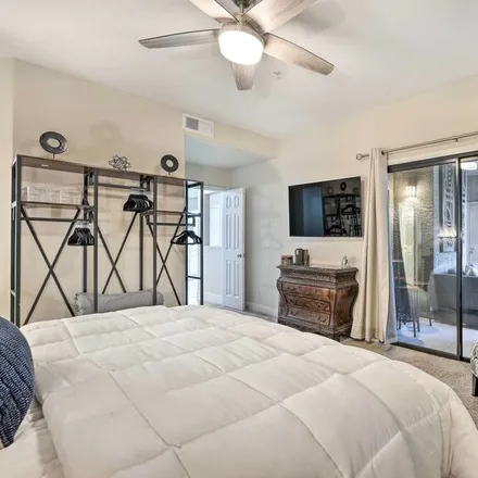 Rent this 3 bed condo on Scottsdale