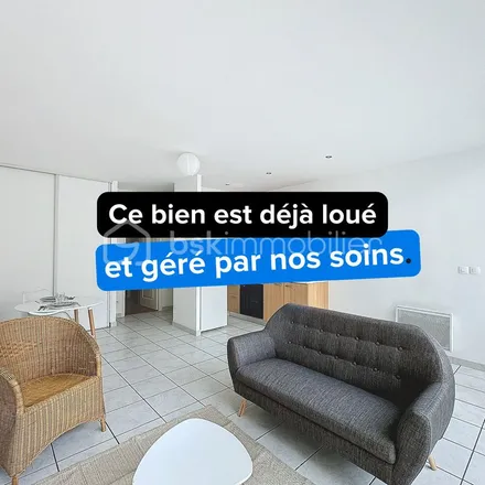 Rent this 2 bed apartment on 2 Place de Salvandy in 91100 Corbeil-Essonnes, France