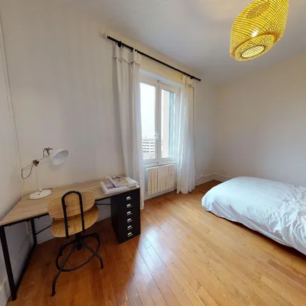 Rent this 6 bed apartment on 28 Route de Strasbourg in 69300 Caluire-et-Cuire, France