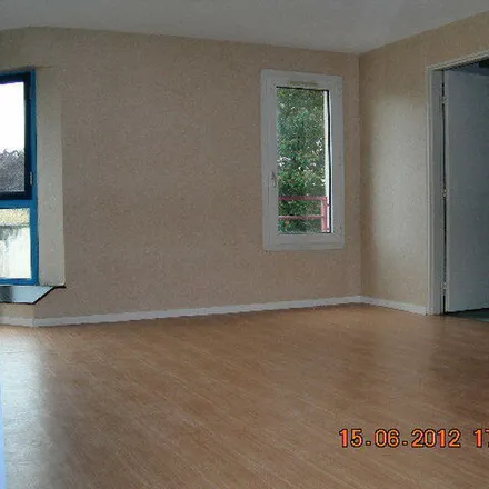 Rent this 3 bed apartment on 42 Rue Damozanne in 14000 Caen, France