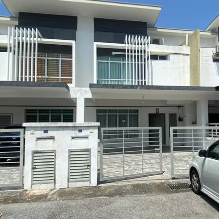 Rent this 4 bed apartment on Jalan Zaitun 8/5 in Bandar Hillpark, 42300 Bandar Puncak Alam