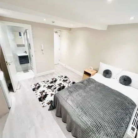 Rent this 1 bed apartment on Hawthorn Road in Willesden Green, London