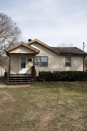 Buy this 3 bed house on 2968 East Washington Avenue in Des Moines, IA 50317