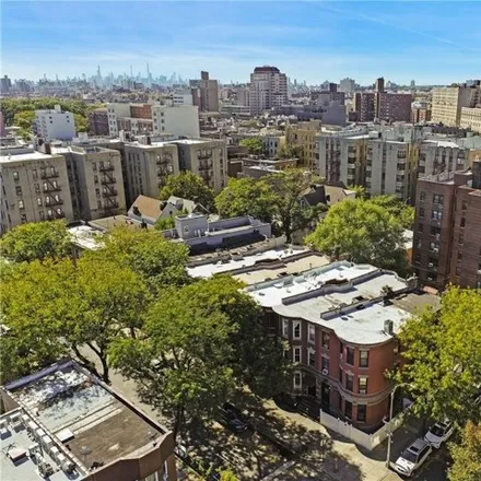 Image 8 - 1827 Topping Avenue, New York, NY 10457, USA - House for sale